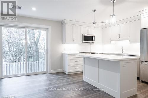 103 - 100 Gordon Street, Stratford, ON - Indoor Photo Showing Kitchen With Upgraded Kitchen