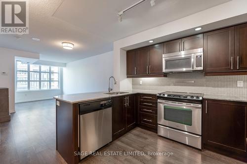 818 - 75 East Liberty Street, Toronto, ON - Indoor Photo Showing Kitchen