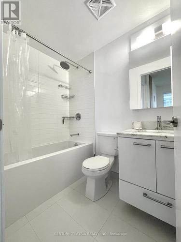 2805 - 2221 Yonge Street, Toronto, ON - Indoor Photo Showing Bathroom