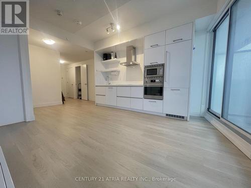 2805 - 2221 Yonge Street, Toronto, ON - Indoor Photo Showing Kitchen