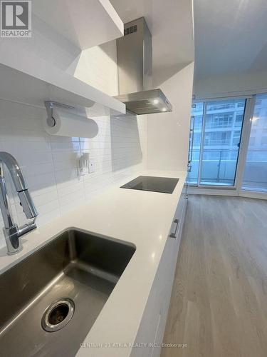 2805 - 2221 Yonge Street, Toronto, ON - Indoor Photo Showing Kitchen