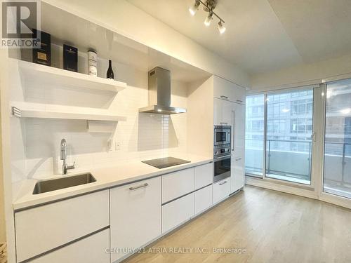 2805 - 2221 Yonge Street, Toronto, ON - Indoor Photo Showing Kitchen