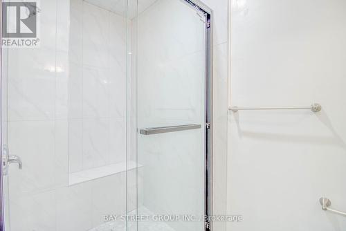 65 Davis Road, Aurora, ON - Indoor Photo Showing Bathroom