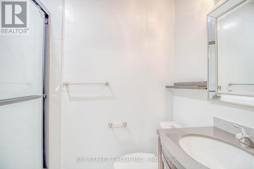 65 Davis Road, Aurora, ON - Indoor Photo Showing Bathroom