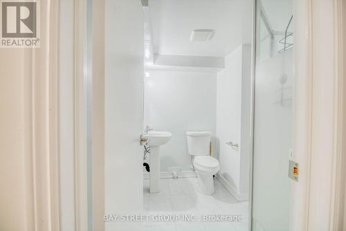 65 Davis Road, Aurora, ON - Indoor Photo Showing Bathroom