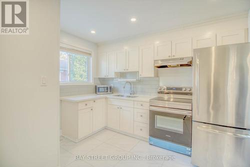 65 Davis Road, Aurora, ON - Indoor Photo Showing Kitchen