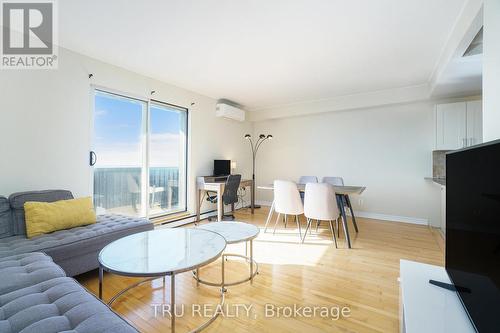 Ph8 - 900 Dynes Road, Ottawa, ON - Indoor Photo Showing Living Room