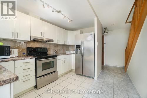 Ph8 - 900 Dynes Road, Ottawa, ON - Indoor Photo Showing Kitchen