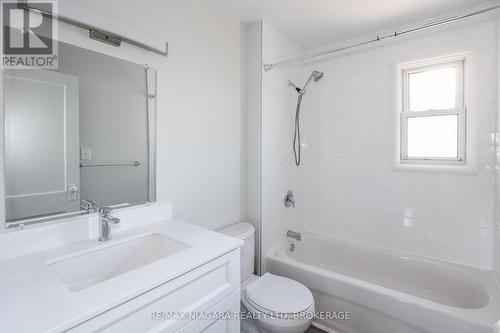 6096 Skinner Street, Niagara Falls (217 - Arad/Fallsview), ON - Indoor Photo Showing Bathroom