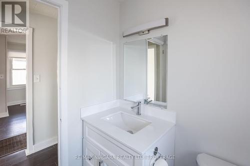 6096 Skinner Street, Niagara Falls (217 - Arad/Fallsview), ON - Indoor Photo Showing Bathroom