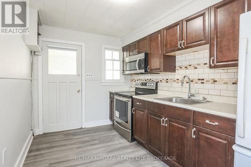 6096 Skinner Street, Niagara Falls (217 - Arad/Fallsview), ON - Indoor Photo Showing Kitchen