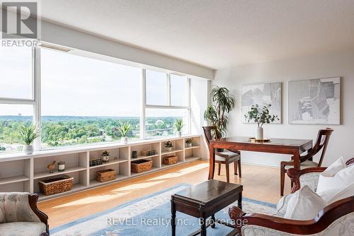 Ph 4 - 7 Gale Crescent, St. Catharines (450 - E. Chester), ON - Indoor Photo Showing Living Room