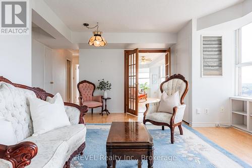 Ph 4 - 7 Gale Crescent, St. Catharines (450 - E. Chester), ON - Indoor Photo Showing Living Room