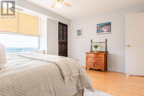 Ph 4 - 7 Gale Crescent, St. Catharines (450 - E. Chester), ON - Indoor Photo Showing Bedroom