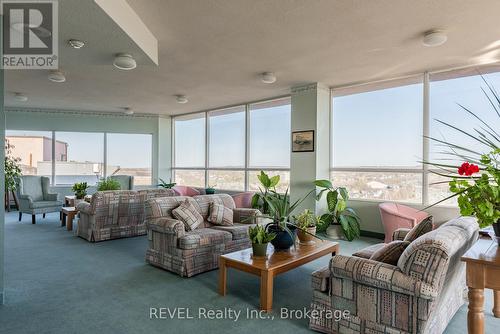 Ph 4 - 7 Gale Crescent, St. Catharines (450 - E. Chester), ON - Indoor Photo Showing Living Room