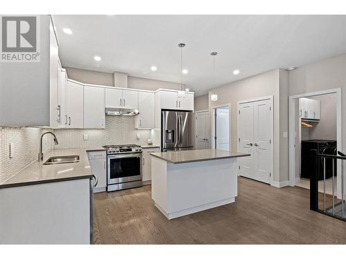 2045 Stagecoach Drive Unit# 108, Kamloops, BC - Indoor Photo Showing Kitchen With Double Sink With Upgraded Kitchen