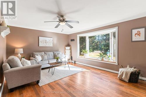 1179 Muskoka Road 117, Bracebridge (Macaulay), ON - Indoor Photo Showing Living Room