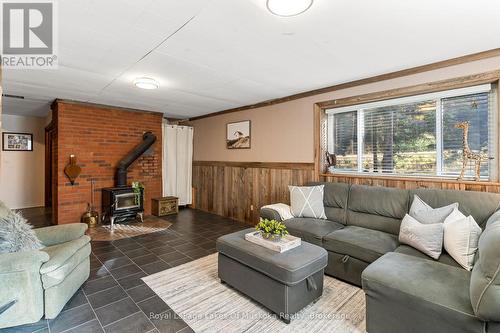 1179 Muskoka Road 117, Bracebridge (Macaulay), ON - Indoor Photo Showing Living Room