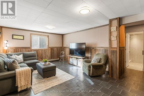 1179 Muskoka Road 117, Bracebridge (Macaulay), ON - Indoor Photo Showing Living Room