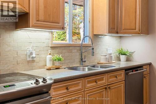 1179 Muskoka Road 117, Bracebridge (Macaulay), ON - Indoor Photo Showing Kitchen With Double Sink