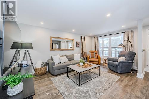 217 Bristol Street, Guelph (Downtown), ON - Indoor Photo Showing Living Room