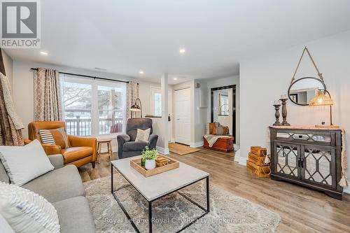 217 Bristol Street, Guelph (Downtown), ON - Indoor Photo Showing Living Room