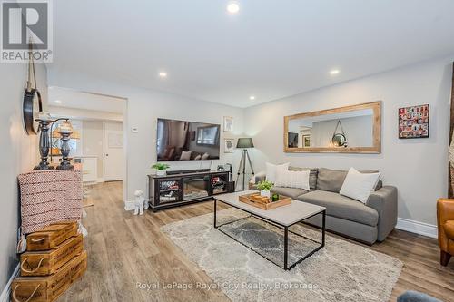 217 Bristol Street, Guelph (Downtown), ON - Indoor Photo Showing Living Room