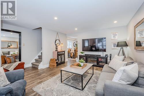 217 Bristol Street, Guelph (Downtown), ON - Indoor Photo Showing Living Room