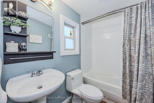 217 Bristol Street, Guelph (Downtown), ON - Indoor Photo Showing Bathroom