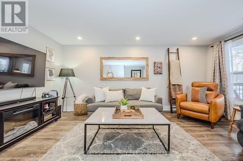 217 Bristol Street, Guelph (Downtown), ON - Indoor Photo Showing Living Room