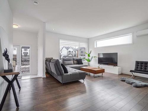 Salon - 262 Rue Séraphin-Bouc, Sainte-Anne-Des-Plaines, QC - Indoor Photo Showing Living Room