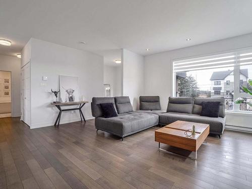 Salon - 262 Rue Séraphin-Bouc, Sainte-Anne-Des-Plaines, QC - Indoor Photo Showing Living Room