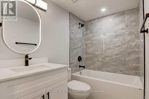 716 - 909 Bay Street, Toronto, ON - Indoor Photo Showing Bathroom