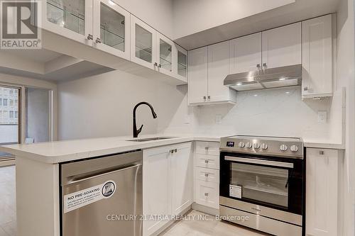 716 - 909 Bay Street, Toronto, ON - Indoor Photo Showing Kitchen