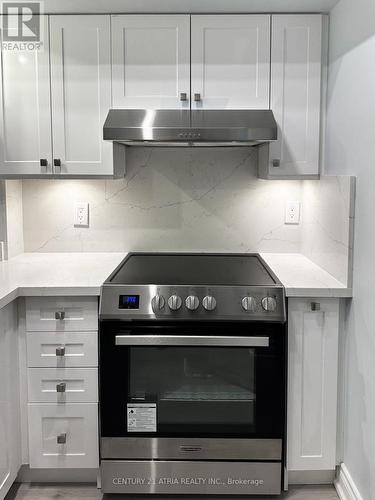 716 - 909 Bay Street, Toronto, ON - Indoor Photo Showing Kitchen With Upgraded Kitchen