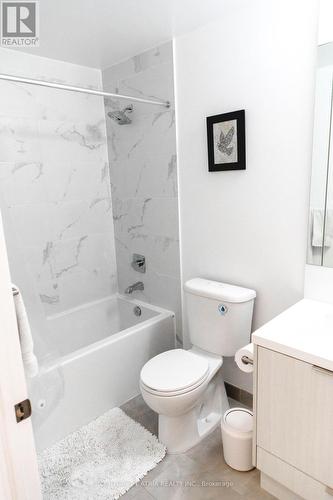 222 - 101 Erskine Avenue, Toronto, ON - Indoor Photo Showing Bathroom