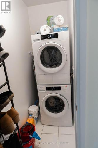 222 - 101 Erskine Avenue, Toronto, ON - Indoor Photo Showing Laundry Room