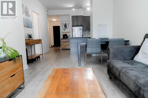 222 - 101 Erskine Avenue, Toronto, ON - Indoor Photo Showing Living Room