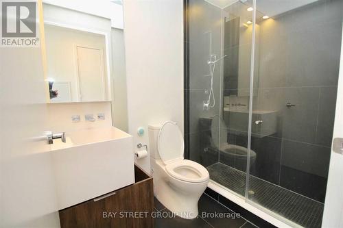 6703 - 1 Bloor Street E, Toronto, ON - Indoor Photo Showing Bathroom