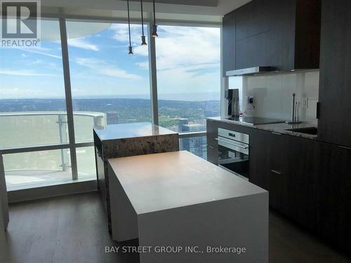 6703 - 1 Bloor Street E, Toronto, ON - Indoor Photo Showing Kitchen