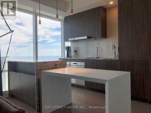 6703 - 1 Bloor Street E, Toronto, ON - Indoor Photo Showing Kitchen