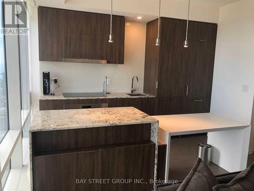 6703 - 1 Bloor Street E, Toronto, ON - Indoor Photo Showing Kitchen