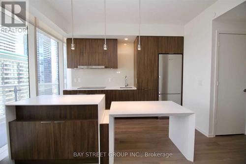 6703 - 1 Bloor Street E, Toronto, ON - Indoor Photo Showing Kitchen