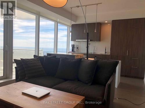 6703 - 1 Bloor Street E, Toronto, ON - Indoor Photo Showing Living Room