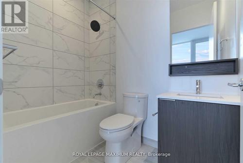 Ph10 - 898 Portage Parkway, Vaughan, ON - Indoor Photo Showing Bathroom