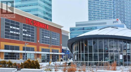 Ph10 - 898 Portage Parkway, Vaughan, ON - Outdoor