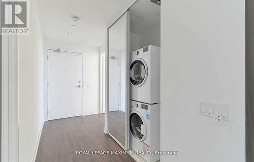 Ph10 - 898 Portage Parkway, Vaughan, ON - Indoor Photo Showing Laundry Room