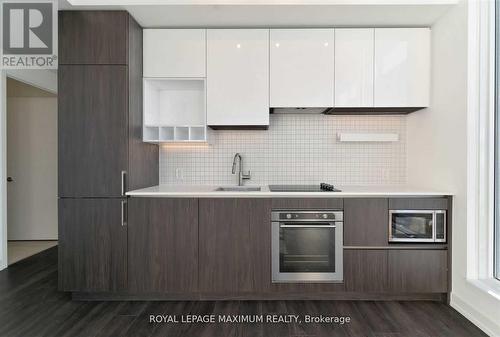 Ph10 - 898 Portage Parkway, Vaughan, ON - Indoor Photo Showing Kitchen