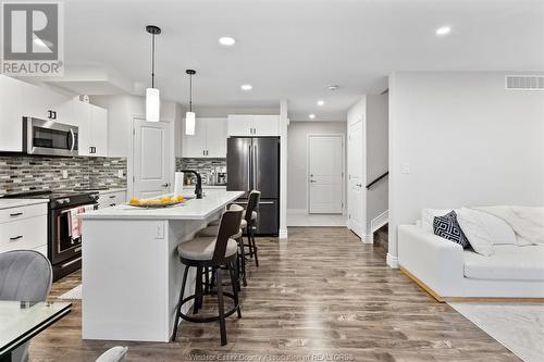 1176 Kamloops, Windsor, ON - Indoor Photo Showing Kitchen With Upgraded Kitchen