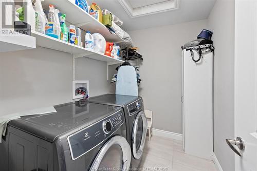 1176 Kamloops, Windsor, ON - Indoor Photo Showing Laundry Room